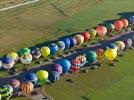  - Photo réf. E128566 - Lorraine Mondial Air Ballons 2013 : Vol du Jeudi 1 Aot le matin lors du Record Mondial de Dcollage en Ligne. (The Great Line, In-line Mass Ascent)
