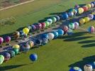  - Photo réf. E128570 - Lorraine Mondial Air Ballons 2013 : Vol du Jeudi 1 Aot le matin lors du Record Mondial de Dcollage en Ligne. (The Great Line, In-line Mass Ascent)