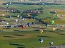  - Photo réf. E128585 - Lorraine Mondial Air Ballons 2013 : Vol du Jeudi 1 Aot le matin lors du Record Mondial de Dcollage en Ligne. (The Great Line, In-line Mass Ascent)