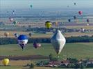  - Photo réf. E128641 - Lorraine Mondial Air Ballons 2013 : Vol du Jeudi 1 Aot le matin lors du Record Mondial de Dcollage en Ligne. (The Great Line, In-line Mass Ascent)