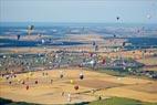  - Photo réf. C157878 - Lorraine Mondial Air Ballons 2015 : Vol du Dimanche 26 Juillet le matin lors du Record Mondial de Dcollage en Ligne. (The Great Line, In-line Mass Ascent)
