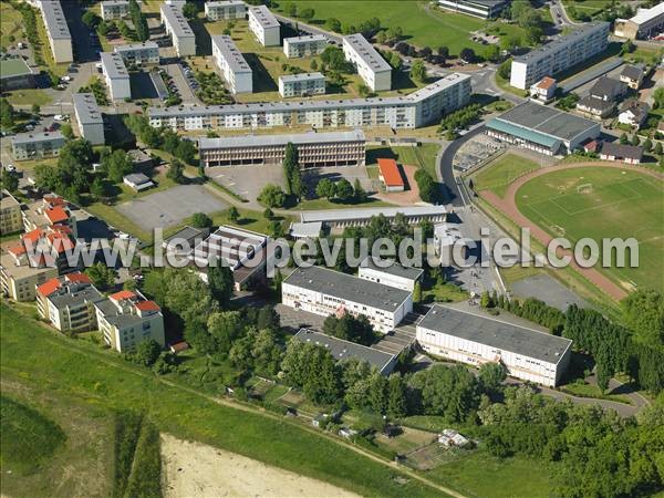 Photo aérienne de Behren-lès-Forbach (57460) - La Cité - Le Collège Robert Schuman