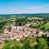 Photos aériennes de "Place" - Photo réf. 10982 - Typique village de la France d'autrefois, avec ses commerces groups sur la place, ce chef-lieu de canton affiche ses particularits comme autant d'attraits.
