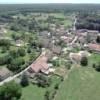 Photos aériennes de "Doubs" - Photo réf. 16405 - Sur le revers occidental d'un coteau, entre la rive gauche du Doubs et la fort de Chaux, le village offre un cadre de vie agrable.