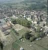 Photos aériennes de "Place" - Photo réf. 21977 - La place du Monument aux Morts, avec la mairie, l'glise du XII.