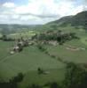 Photos aériennes de "village" - Photo réf. 30084 - Le Mont Poupet, le plus haut sommet de la rgion, domine le village.
