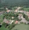 Photos aériennes de "cote" - Photo réf. 36423 - Vue d'ensemble du village, blotti au pied de la cte de Lheutte.