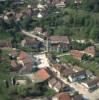 Photos aériennes de "Place" - Photo réf. 37394 - Au cur du Val d'Arbois, dans un site agrable, le village de Vadans avec sa grande rue et sa fontaine ramnages, ainsi que la place de la Libert.