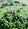 Photos aériennes de "Tour" - Photo réf. 60727 - Le village est dommin par les ruines du donjon du XI sicle dress sur une motte fodale.