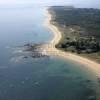 Photos aériennes de L'Île-d'Yeu (85350) - Autre vue | Vendée, Pays de la Loire, France - Photo réf. N025169 - D'un cot une longue plage, de l'autre des falaises aux criques multiples.