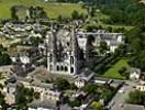 Photos aériennes de "village" - Photo réf. T046528 - Suite  une apparition de la Vierge Marie en 1871, une basilique a t difie  Pontmain (Mayenne) en 1874  cot de la premire glise du village. 