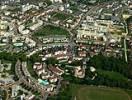 Photos aériennes de "Place" - Photo réf. T050078 - Les logements agencs en demi-cercle s'tendent autour de la place de l'Amrique et le chteau de Pouilly.