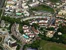Photos aériennes de "Place" - Photo réf. T050096 - Les logements agencs en demi-cercle s'tendent autour de la place de l'Amrique et le chteau de Pouilly.
