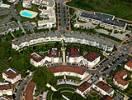 Photos aériennes de "Place" - Photo réf. T050099 - Les logements agencs en demi-cercle s'tendent autour de la place de l'Amrique.