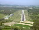 Photos aériennes de "jets" - Photo réf. T056781 - L'arodrome de Besanon-La Vze et sa piste de 1400m peuvent accueillir des jets privs (Doubs).