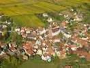 Photos aériennes de "automne" - Photo réf. T089271 - Un village alsacien entour de vignes aux couleurs d'automne.