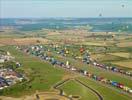 Photos aériennes de "montgolfiere" - Photo réf. U091648 - Record Mondial de dcollage en ligne : 329 montgolfires le Dimanche 26 Juillet 2009.