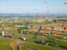 Photos aériennes de "montgolfiere" - Photo réf. U091660 - Record Mondial de dcollage en ligne : 329 montgolfires le Dimanche 26 Juillet 2009.