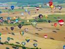 Photos aériennes de "montgolfiere" - Photo réf. U091666 - Dimanche 26-07-2009 : Vol du Record du Monde de Dcollage en Ligne : 329 Montgolfires.