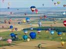 Photos aériennes de "montgolfiere" - Photo réf. U091673 - Dimanche 26-07-2009 : Vol du Record du Monde de Dcollage en Ligne : 329 Montgolfires.