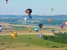 Photos aériennes de "montgolfiere" - Photo réf. U091684 - Dimanche 26-07-2009 : Vol du Record du Monde de Dcollage en Ligne : 329 Montgolfires.