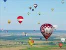 Photos aériennes de "montgolfiere" - Photo réf. U091685 - Dimanche 26-07-2009 : Vol du Record du Monde de Dcollage en Ligne : 329 Montgolfires.