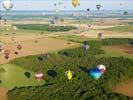 Photos aériennes de "montgolfiere" - Photo réf. U091689 - Dimanche 26-07-2009 : Vol du Record du Monde de Dcollage en Ligne : 329 Montgolfires.
