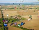 Photos aériennes de "montgolfiere" - Photo réf. U091691 - Dimanche 26-07-2009 : Vol du Record du Monde de Dcollage en Ligne : 329 Montgolfires.