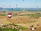 Photos aériennes de "montgolfiere" - Photo réf. U091692 - Dimanche 26-07-2009 : Vol du Record du Monde de Dcollage en Ligne : 329 Montgolfires.