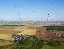 Photos aériennes de "montgolfiere" - Photo réf. U091694 - Dimanche 26-07-2009 : Vol du Record du Monde de Dcollage en Ligne : 329 Montgolfires.