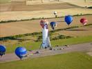 Photos aériennes de "montgolfiere" - Photo réf. U091700 - Dimanche 26-07-2009 : Vol du Record du Monde de Dcollage en Ligne : 329 Montgolfires.