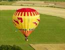 Photos aériennes de "LMAB" - Photo réf. U092155 - Une montgolfire lors du Lorraine Mondial Air Ballons 2009 sur la base de Chambley-Bussires, Meurthe-et-Moselle.