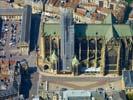 Photos aériennes de "Place" - Photo réf. U102032 - Un gigantesque chafaudage est en place pour la rnovation d'un des clochers de la Cathdrale Saint-Etienne de Metz.