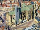 Photos aériennes de "Place" - Photo réf. U102033 - Un gigantesque chafaudage est en place pour la rnovation d'un des clochers de la Cathdrale Saint-Etienne de Metz.