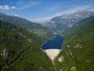 Photos aériennes de "bond" - Photo réf. U107936 - Le barrage de Verzasca est le plus haut d'Europe de ses 220 mtres. On peut y sauter  l'lastique comme James Bond dans Goldeneye.
