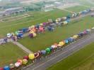 Photos aériennes - Mondial Air Ballons 2011 - Photo réf. U112023 - Record Mondial de dcollage en ligne : 343 montgolfires le Mercredi 27 Juillet 2011.