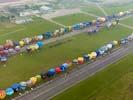 Photos aériennes de "montgolfiere" - Photo réf. U112024 - Record Mondial de dcollage en ligne : 343 montgolfires le Mercredi 27 Juillet 2011.