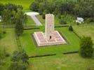 Photos aériennes de "memorial" - Photo réf. E135241 - Ce monument commmore les combats o 70 000 soldats amricains furent engags en Champagne.