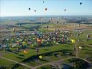 Photos aériennes de "montgolfiere" - Photo réf. E128460 - Lorraine Mondial Air Ballons 2013 : Vol du Mercredi 31 Juillet le soir lors du Record Mondial de Dcollage en Masse. (Greatest Mass Ascent)