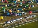Photos aériennes de "montgolfiere" - Photo réf. E128465 - Lorraine Mondial Air Ballons 2013 : Vol du Mercredi 31 Juillet le soir lors du Record Mondial de Dcollage en Masse. (Greatest Mass Ascent)