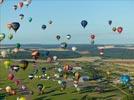 Photos aériennes de "montgolfiere" - Photo réf. E128477 - Lorraine Mondial Air Ballons 2013 : Vol du Mercredi 31 Juillet le soir lors du Record Mondial de Dcollage en Masse. (Greatest Mass Ascent)