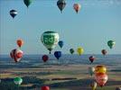 Photos aériennes de "montgolfiere" - Photo réf. E128486 - Lorraine Mondial Air Ballons 2013 : Vol du Mercredi 31 Juillet le soir lors du Record Mondial de Dcollage en Masse. (Greatest Mass Ascent)