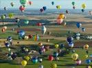 Photos aériennes de "montgolfiere" - Photo réf. E128487 - Lorraine Mondial Air Ballons 2013 : Vol du Mercredi 31 Juillet le soir lors du Record Mondial de Dcollage en Masse. (Greatest Mass Ascent)