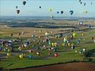 Photos aériennes de "montgolfiere" - Photo réf. E128495 - Lorraine Mondial Air Ballons 2013 : Vol du Mercredi 31 Juillet le soir lors du Record Mondial de Dcollage en Masse. (Greatest Mass Ascent)