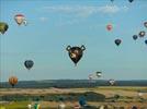Photos aériennes de "montgolfiere" - Photo réf. E128503 - Lorraine Mondial Air Ballons 2013 : Vol du Mercredi 31 Juillet le soir lors du Record Mondial de Dcollage en Masse. (Greatest Mass Ascent)