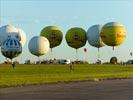 Photos aériennes de "montgolfiere" - Photo réf. E128532 - Lorraine Mondial Air Ballons 2013 : Prparation des ballons  gaz pour la 8me Coupe du Nouveau Sicle.