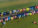 Photos aériennes de "montgolfiere" - Photo réf. E128559 - Lorraine Mondial Air Ballons 2013 : Vol du Jeudi 1 Aot le matin lors du Record Mondial de Dcollage en Ligne. (The Great Line, In-line Mass Ascent)