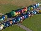 Photos aériennes de "montgolfiere" - Photo réf. E128562 - Lorraine Mondial Air Ballons 2013 : Vol du Jeudi 1 Aot le matin lors du Record Mondial de Dcollage en Ligne. (The Great Line, In-line Mass Ascent)
