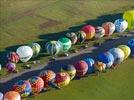 Photos aériennes de "montgolfiere" - Photo réf. E128564 - Lorraine Mondial Air Ballons 2013 : Vol du Jeudi 1 Aot le matin lors du Record Mondial de Dcollage en Ligne. (The Great Line, In-line Mass Ascent)