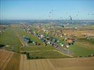 Photos aériennes de "montgolfiere" - Photo réf. E128578 - Lorraine Mondial Air Ballons 2013 : Vol du Jeudi 1 Aot le matin lors du Record Mondial de Dcollage en Ligne. (The Great Line, In-line Mass Ascent)